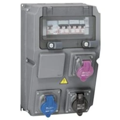 Legrand Coffret Multiprises Hypra 3 Prises, 1 Disjoncteur, 1 Interrupteur Différentiel Et 1 Transformateur - IP44