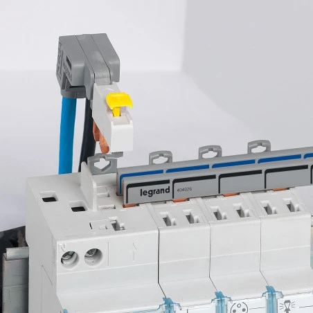 Legrand Disjoncteur 16A Courbe C - 6kA - 1P+N 230V~ - 1 Module - Auto/vis DNX³4500 3 Legrand Disjoncteur 16A Courbe C - 6kA - 1P+N 230V~ - 1 Module - Auto/vis DNX³4500 – Image 3