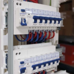 Disjoncteur 32A - Courbe D - Connexion à Vis - 1P+N - NF