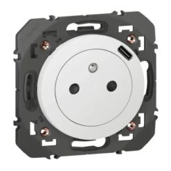 Legrand Prise 2P+T Surface Avec Chargeur USB Type-C DOOXIE - Blanc