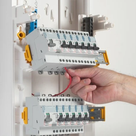 Tableau LEGRAND DRIVIA 3 Rangées 13 Modules IP30 IK05 - Blanc RAL9003 3 Tableau LEGRAND DRIVIA 3 Rangées 13 Modules IP30 IK05 - Blanc RAL9003 – Image 3