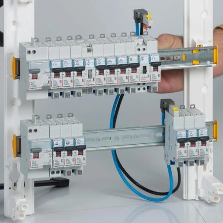 Tableau LEGRAND DRIVIA 3 Rangées 18 Modules IP30 IK05 - Blanc RAL9003 4 Tableau LEGRAND DRIVIA 3 Rangées 18 Modules IP30 IK05 - Blanc RAL9003 – Image 4