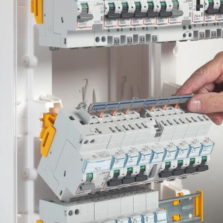 Tableau LEGRAND DRIVIA 4 Rangées 13 Modules IP30 IK05 - Blanc RAL9003 2 Tableau LEGRAND DRIVIA 4 Rangées 13 Modules IP30 IK05 - Blanc RAL9003 – Image 2